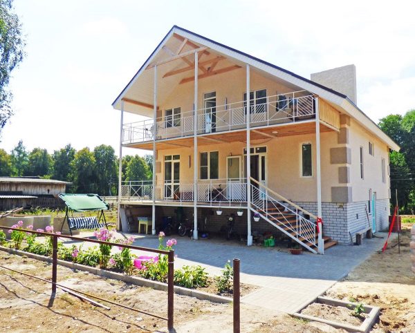 >Новый дом для многодетной семьи, потерявшей жилье при пожаре, построили в Вознесенском районе