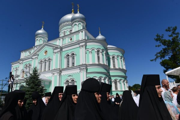 >LIVE: Божественная литургия на Соборной площади Дивеевского монастыря