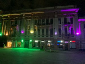 Подсветка заработала на фасадах домов на Большой Покровской