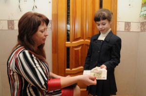 Уроки экономики: как научить детей правильно распоряжаться деньгами
