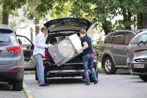 Устроили фейерверк: ремонт уличных сетей завершился скачком напряжения в квартирах