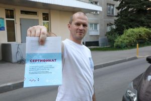 Снять «корону»: подскажем, как записаться на прививку, не выходя из&nbsp;дома