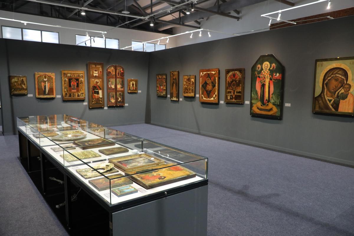 В экспозиции можно увидеть иконы, изображающие самых почитаемых нижегородцами святых.