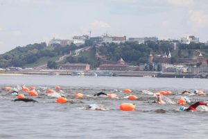 Спортсмены из 10 стран мира переплыли Волгу: фоторепортаж с X‑WATERS Volga в Нижнем Новгороде