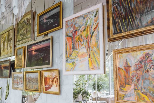 Город глазами жителей: экспозиция картин нижегородских художников открылась в галерее вкуса «Парк культуры»