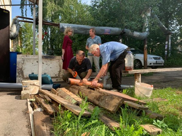 Нижегородская ГЖИ проверила ход ремонта системы канализации в&nbsp;доме, где проживает ветеран Великой Отечественной войны