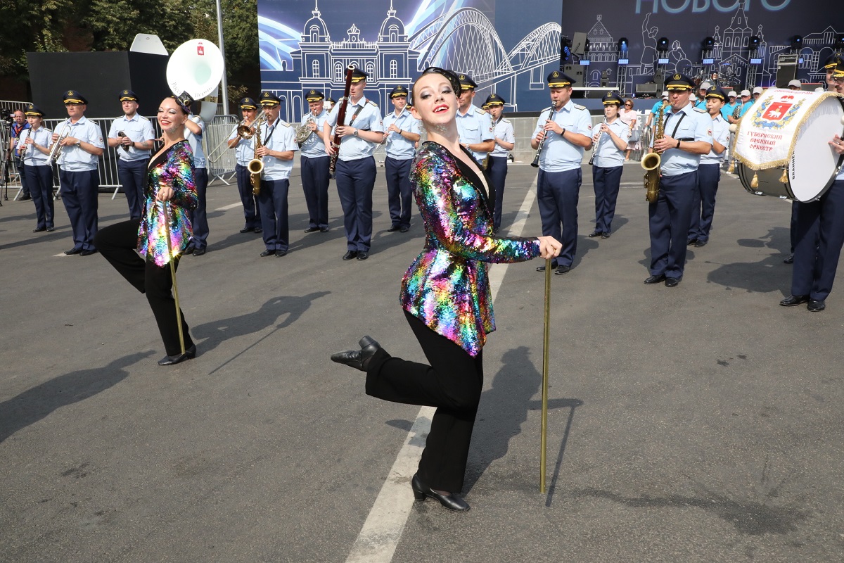 Военные оркестры также приняли участие в праздновании