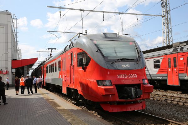 Электропоезд имени Почетного железнодорожника Алексея Потехина отправился в свой первый путь