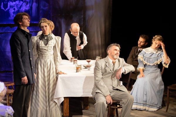 Театр «Вера» открывает ХХХI сезон новой версией спектакля «Последние»