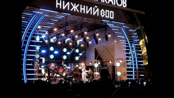 >Видео дня: Манижа представила нижегородцам свою новую песню на «Столице закатов»