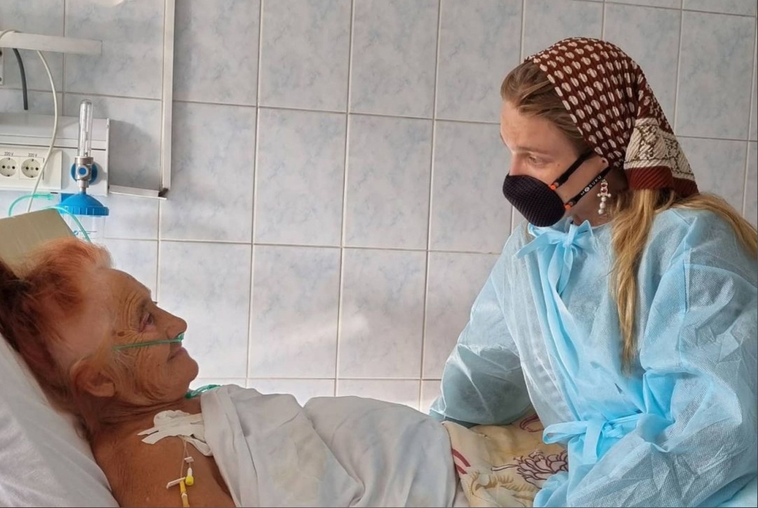 Наталья Водянова попросила поклонников помолиться за здоровье своей бабунечки
