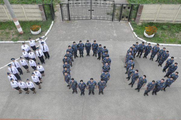 Судебные приставы поздравили нижегородцев с юбилеем, выстроившись в символическое число&nbsp;800