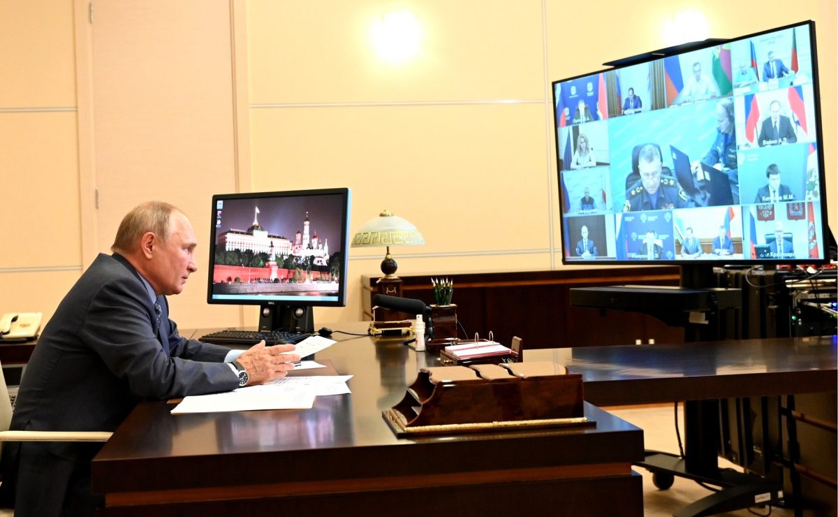 Владимир Путин в круглосуточном режиме контролирует ситуацию по подтоплениям и пожарам