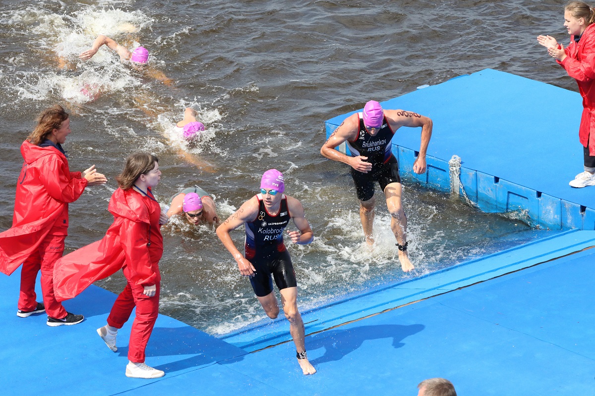 По отзывам спортсменов, вода в Волге тёплая, мягкая и быстрая
