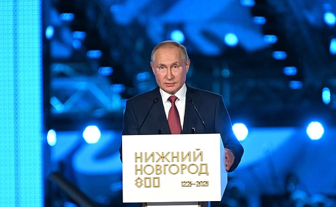 Владимир Путин посетил гала-шоу «Начало нового», посвящённое празднованию 800-летия Нижнего Новгорода