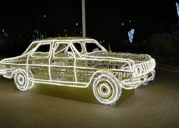 Светящийся автомобиль появился в Автозаводском районе