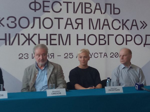 Нелли Уварова, Вениамин Смехов и Авангард Леонтьев на финальной пресс-конференции фестиваля