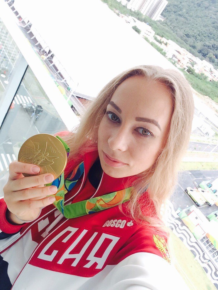 Анастасия Максимова выступала в групповом многоборье. Команда завоевала серебро