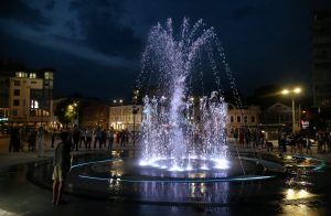 «Сухой» светомузыкальный фонтан заработал у&nbsp;концертного зала «Юпитер» в&nbsp;Нижнем Новгороде