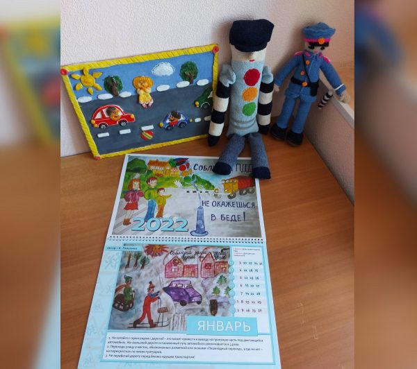 В ГИБДД подготовили более 1000 календарей по безопасности дорожного движения для юных нижегородцев
