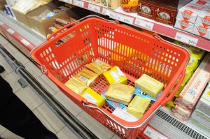 Масло, рыба, яблоки: обзор цен на самые подорожавшие за десятилетие продукты