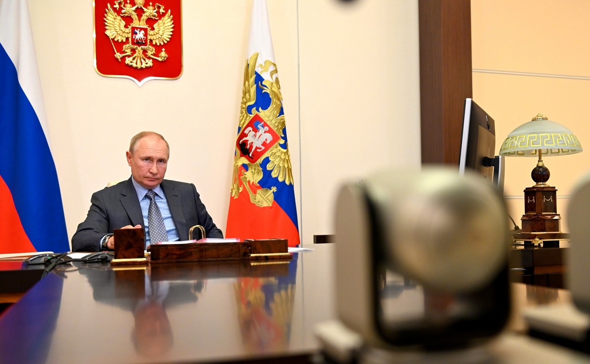 Владимир Путин потребовал принять эффективные меры для ликвидации последствий природных ЧС в регионах