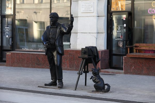 Памятники на Большой Покровской установят в конце августа