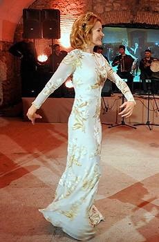 Надежда Михалкова в свадебном платье российского дизайнера Александра Арнгольдта
