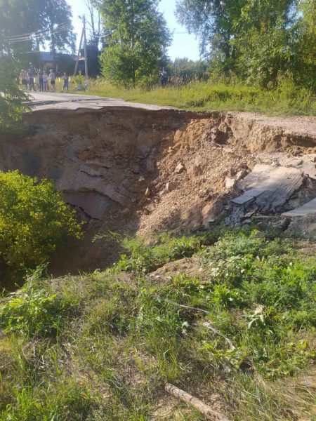 Грунт провалился на 5 метров в Павловском районе