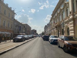 На улице Рождественской отремонтировали брусчатку и обновили ограждения