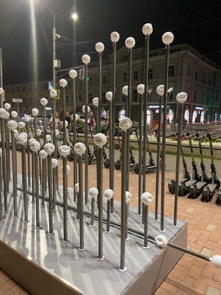 Вандалы испортили новую инсталляцию на Нижневолжской набережной