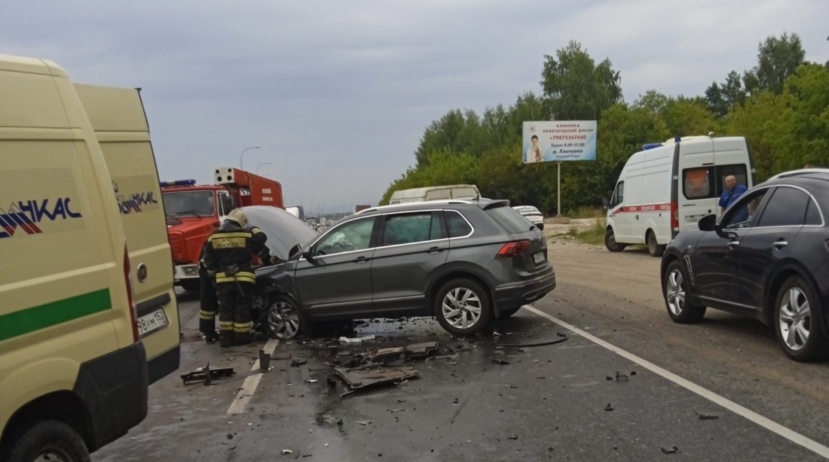 В массовой аварии под Нижним Новгородом пострадали 6 человек