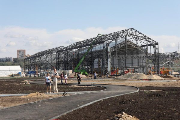 Благоустроенная Стрелка частично откроется в конце августа