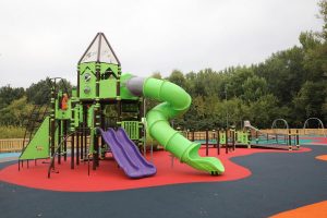 В парке демонтировали горку, на которой ребенок получил травму