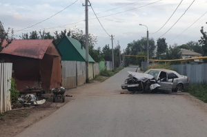 Подросток на Мерседесе врезался в гараж в Самаре