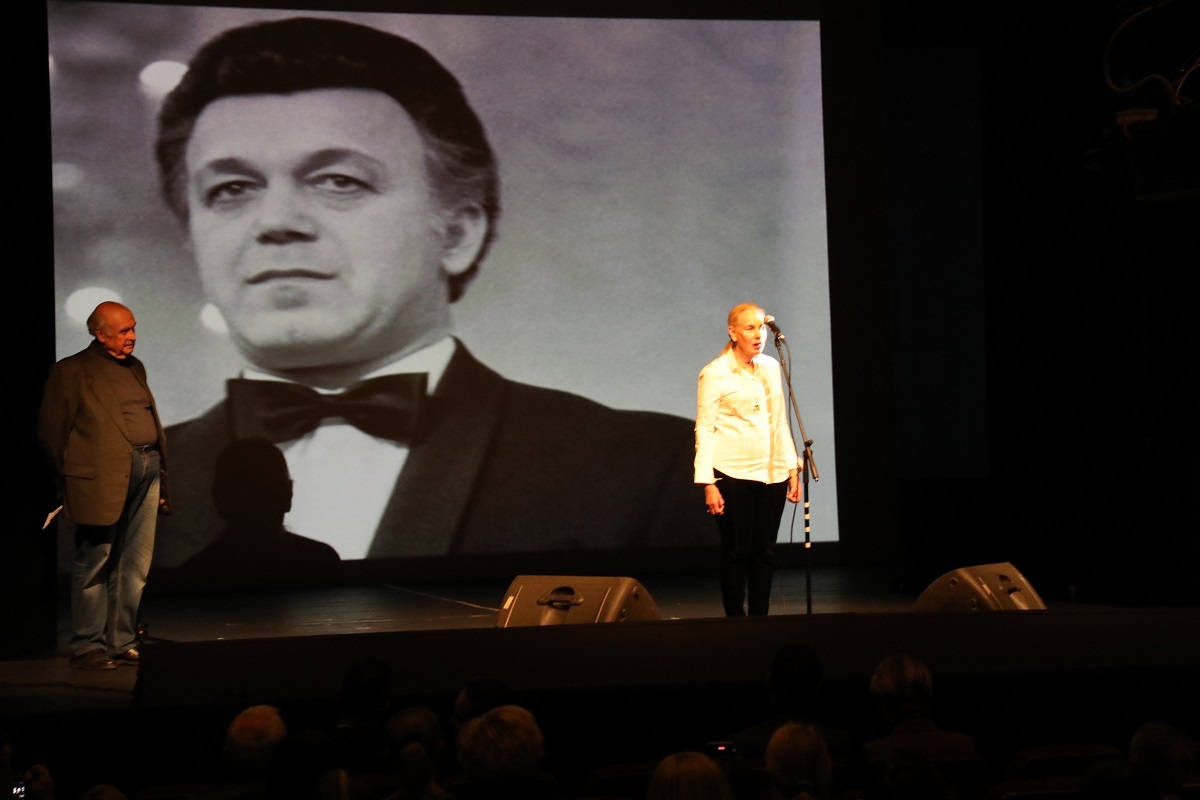 По воспоминаниям Нелли Кобзон, певец очень любил выступать в Нижнем Новгороде