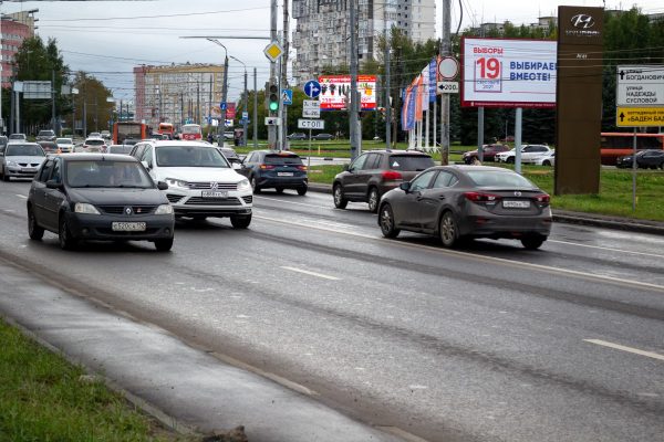 Пешеходные переходы, лежачие полицейские и новые светофоры установили на участке Казанского шоссе