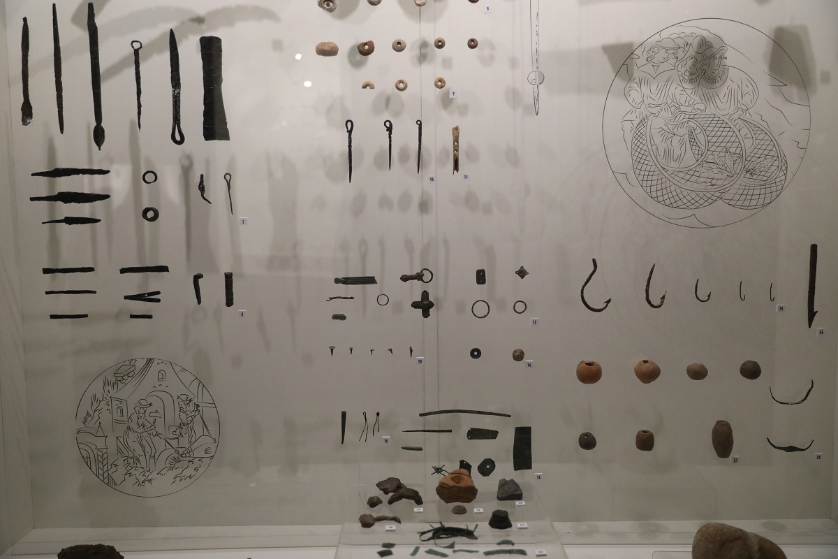 Предметы, найденные во время раскопок на территории кремля, выставлены в Никольской башне