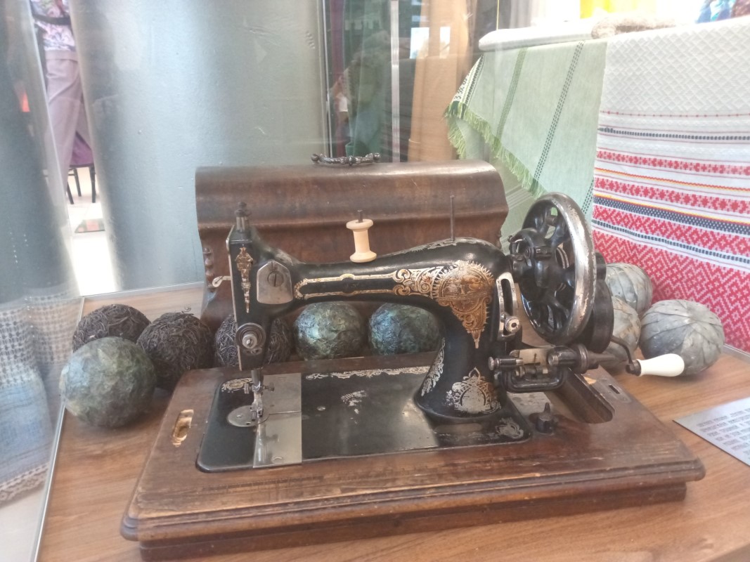 Дореволюционная швейная машинка