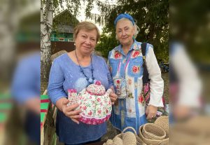 Шифоновые миражи: как пенсия стала временем творческого расцвета для двух подруг