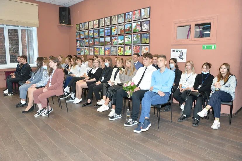 Участникам панельных дискуссий Международного форума презентовали проект «Школа юного дипломата Нижегородской области»
