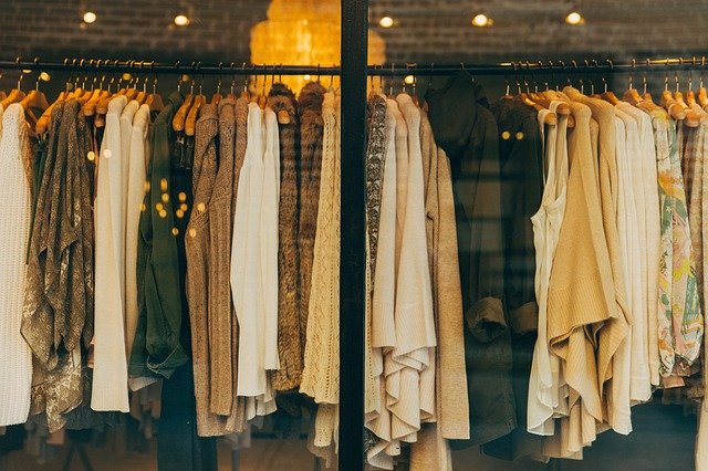 Пальто с манекена украл посетитель магазина в Дзержинске