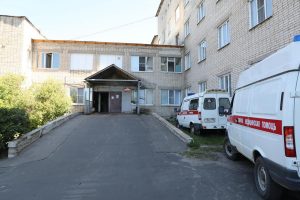 Водитель иномарки врезался в железнодорожный состав в Володарском районе