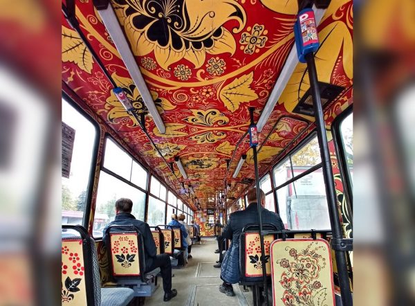 Трамвай с росписью под хохлому появился в Нижнем Новгороде