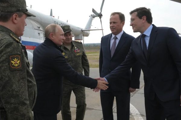Во всю мощь: Владимир Путин посетил учения на полигоне в Нижегородской области