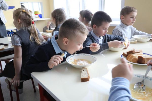 Дети мобилизованных нижегородцев и добровольцев будут питаться в школах бесплатно