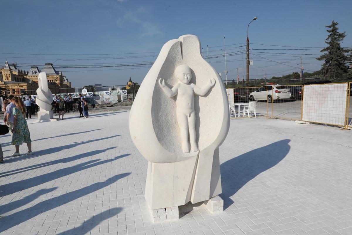 Девять скульптур, расположенных на площади Ленина, перенесут на новое место до ноября