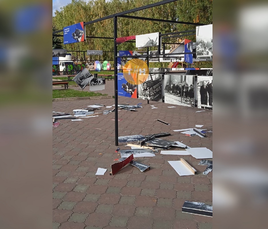 Вандалы разгромили фотовыставку с портретами героев Победы в Приокском районе