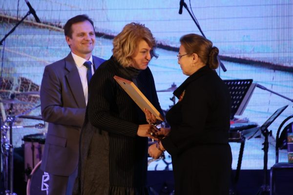 Дзержинских воспитателей и учителей поздравили с профессиональными праздниками