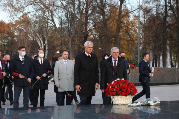 Память нижегородцев-героев Великой Отечественной войны почтила делегация Словацкой и&nbsp;Чешской Республик